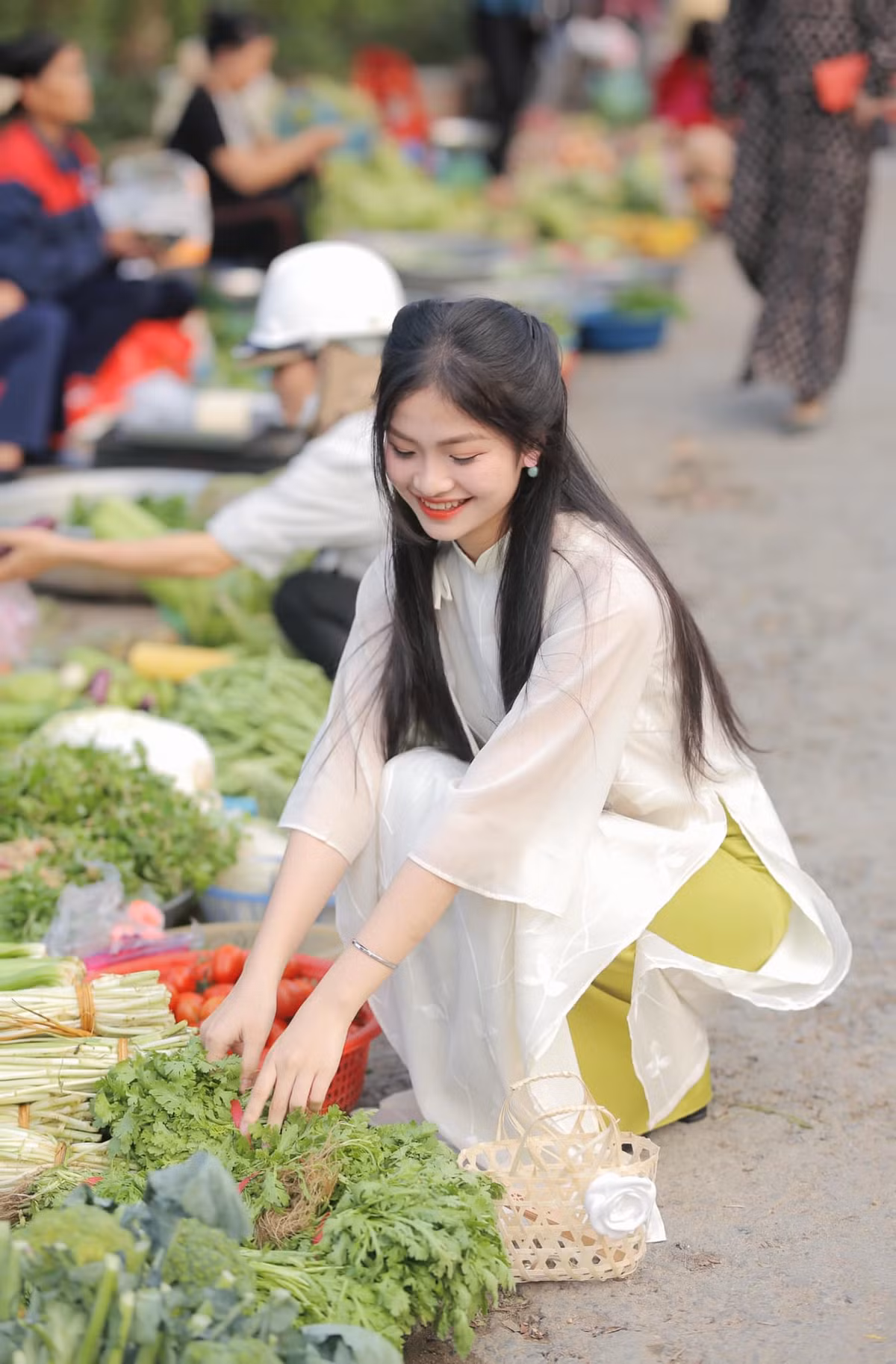 Tuệ Đan dịu dàng trong bộ ảnh áo dài ngày tết.