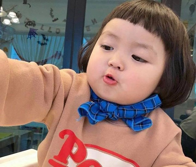 Nổi lên nhờ những hình ảnh biểu cảm vô cùng hài hước, cô bé Hàn Quốc Rohee thu hút nhiều sự quan tâm của cộng đồng mạng xứ sở kim chi.