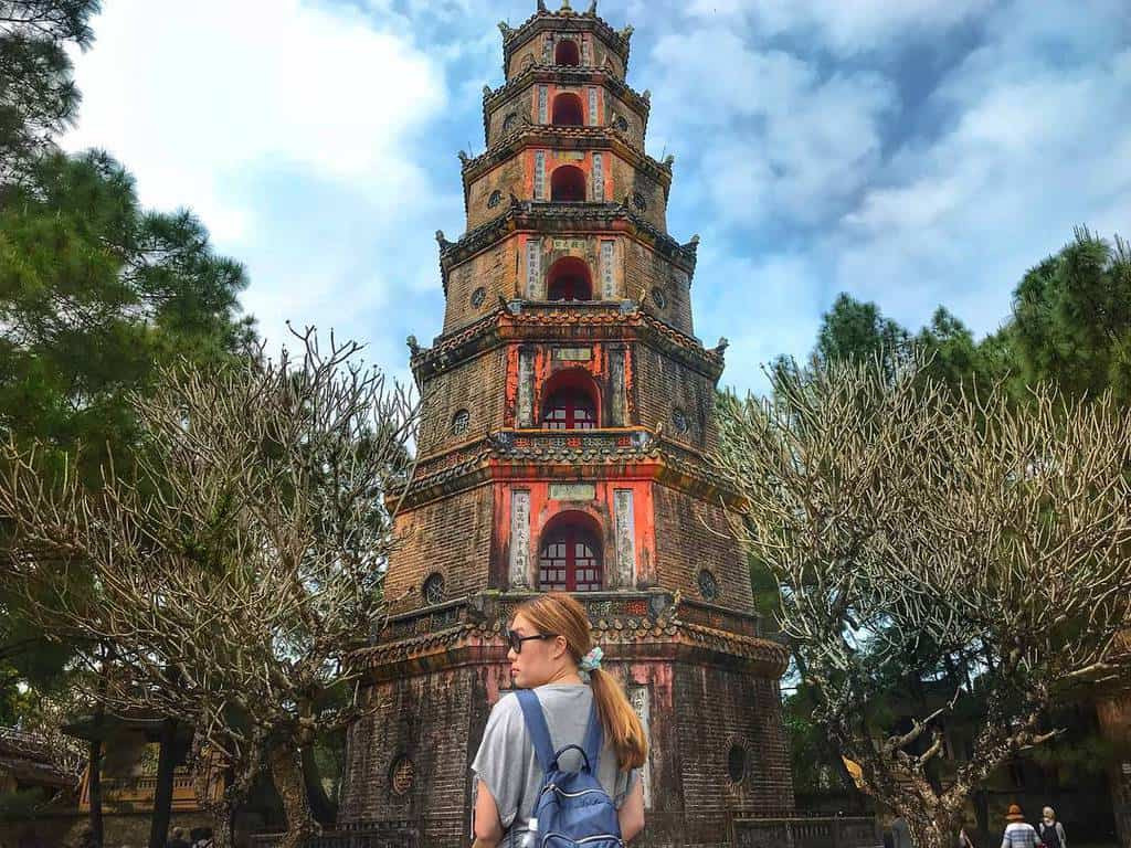 Thời gian gần đây, những địa điểm "sống ảo" ở Huế cũng được lăng-xê nhiệt tình qua các bộ phim ăn khách như "Mắt biếc", "Gái già lắm chiêu",...chính bởi vậy, khi giá cả du lịch đang rẻ, tranh thủ xách ba lô tới Cố đô ngay.