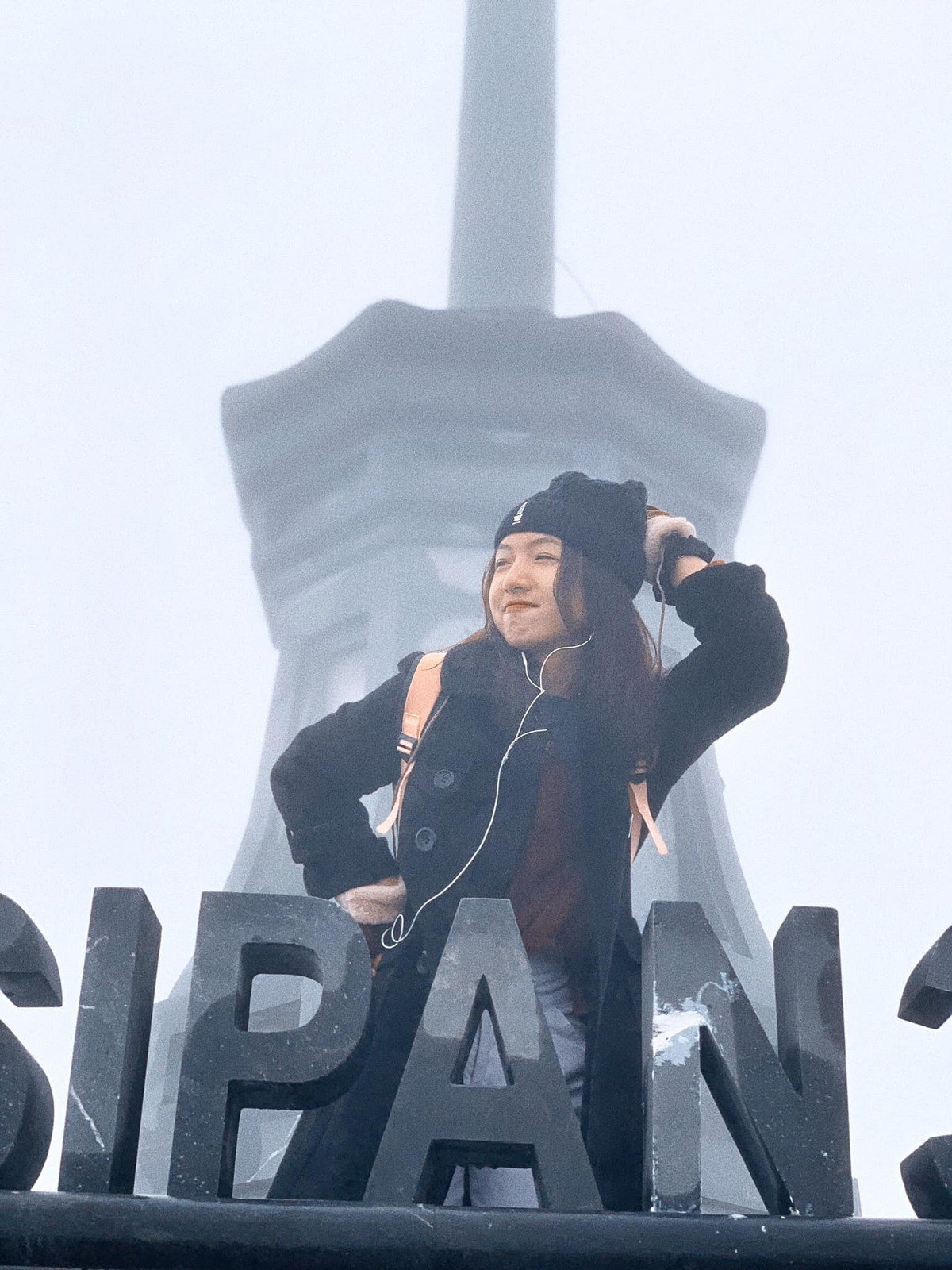 Không chỉ xinh đẹp, hot girl còn có thành tích học tập khủng khi nhiều năm liền đạt danh hiệu học sinh khá, giỏi. Bên cạnh đó, cô nàng cũng rất tích cực tham gia các hoạt động ngoại khoá trong và ngoài trường.