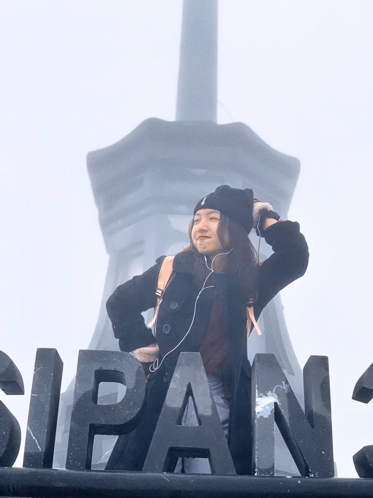 Không chỉ xinh đẹp, hot girl còn có thành tích học tập khủng khi nhiều năm liền đạt danh hiệu học sinh khá, giỏi. Bên cạnh đó, cô nàng cũng rất tích cực tham gia các hoạt động ngoại khoá trong và ngoài trường.