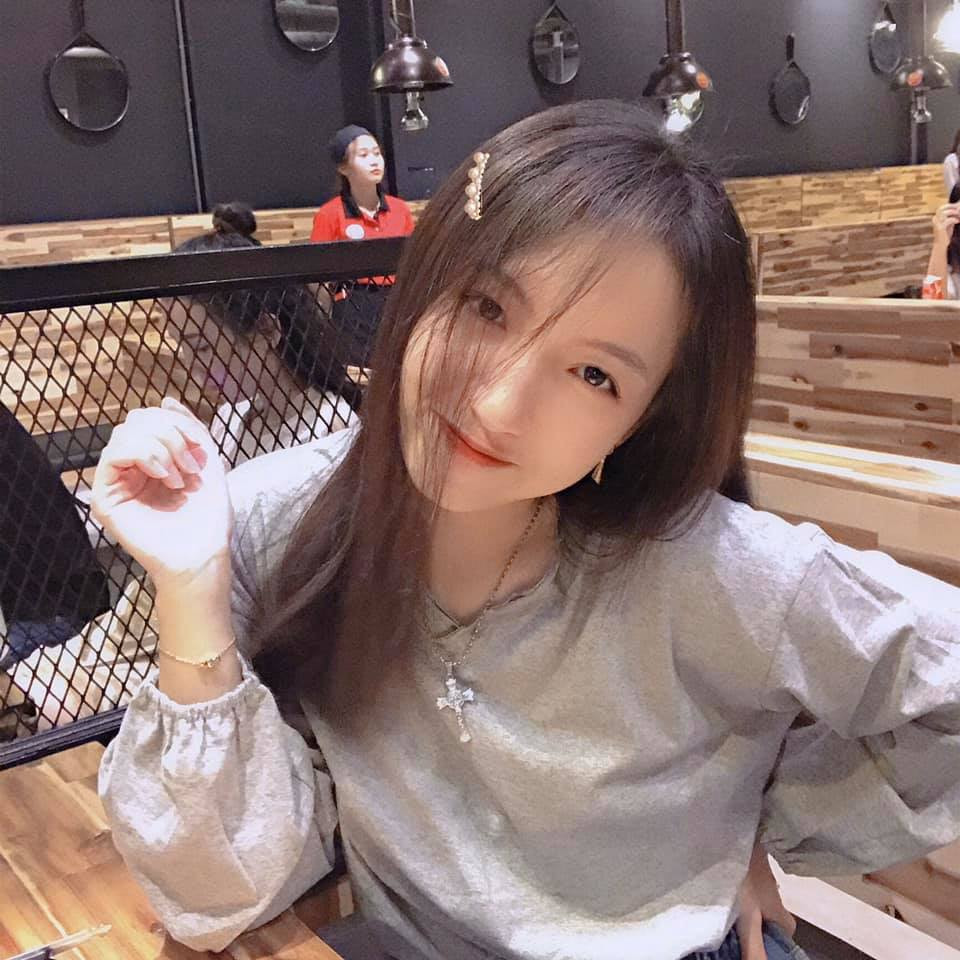 Được biết, những tấm ảnh được chia sẻ rầm rộ trên mạng xã hội của Thảo Lam được thực hiện để dự thi cuộc thi về vẻ đẹp - tài năng học đường do Trường Chuyên Lý Tự Trọng (Cần Thơ) tổ chức và vô tình được đăng tải lại.