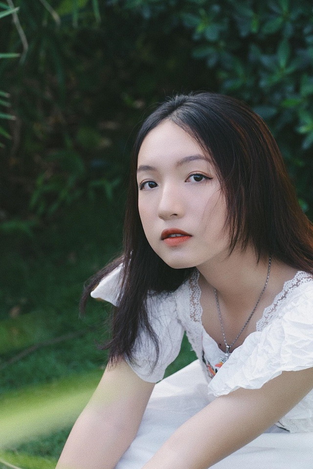 Xuất hiện trên một diễn đàn lớn về gái xinh, những bức hình của hot girl Cần Thơ Nguyễn Lê Thảo Lam nhanh chóng nhận được lượt like và bình luận siêu khủng. Đa số khen ngợi về nhan sắc và đặc biệt là chiếc mũi cực phẩm của cô nàng.