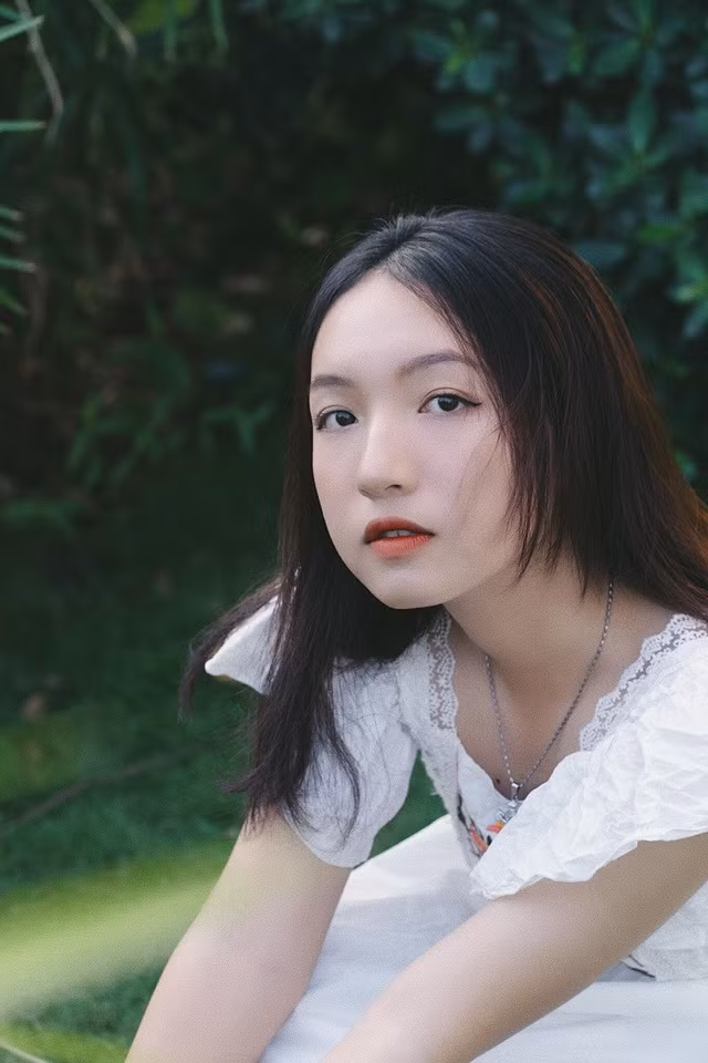 Xuất hiện trên một diễn đàn lớn về gái xinh, những bức hình của hot girl Cần Thơ Nguyễn Lê Thảo Lam nhanh chóng nhận được lượt like và bình luận siêu khủng. Đa số khen ngợi về nhan sắc và đặc biệt là chiếc mũi cực phẩm của cô nàng.