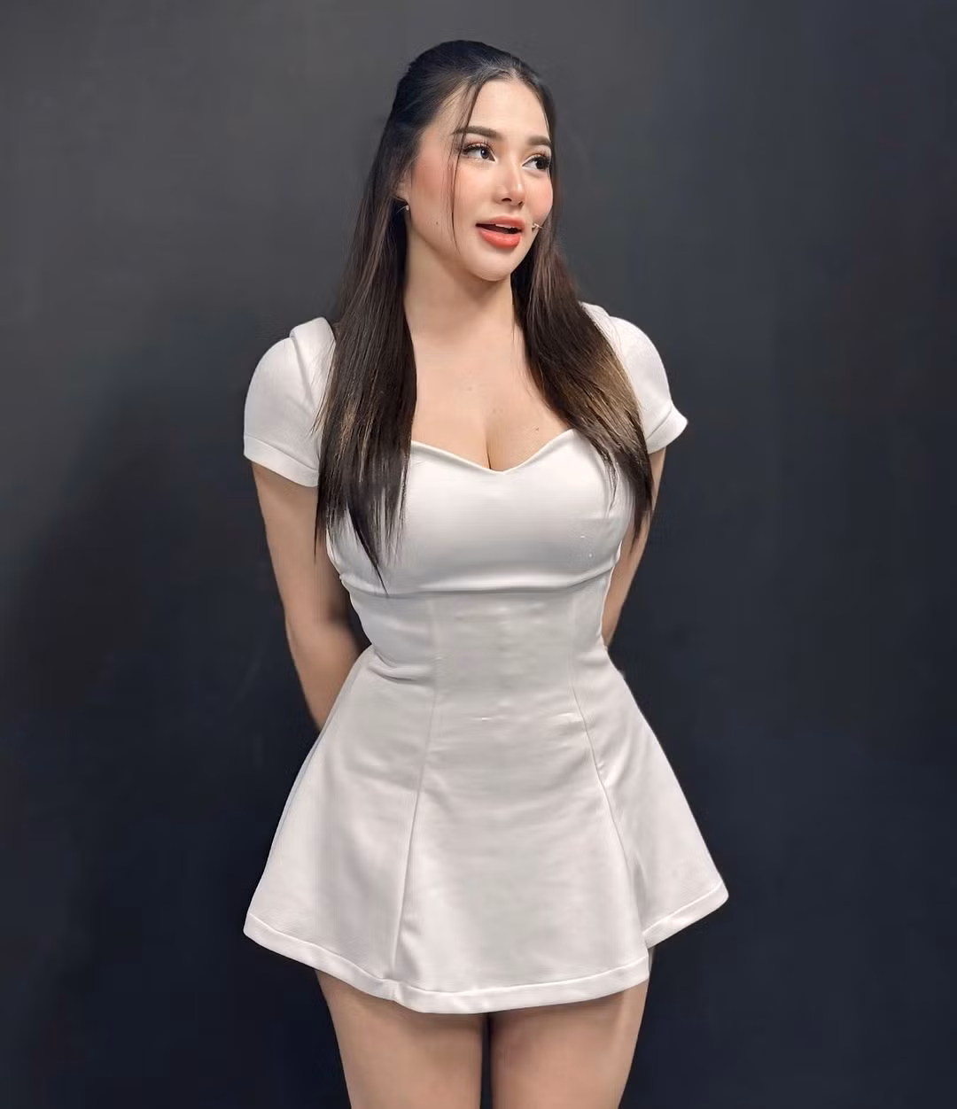 Cách đây ít lâu, Shaine vừa mới hạ sinh con trai đầu lòng. Sau khi đã làm mẹ, cô gần như không có quá nhiều sự thay đổi về ngoại hình.