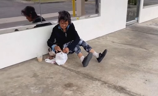 Bên cạnh đó, tổ ấm hạnh phúc kéo dài 11 năm bên chồng và 2 con gái của Kim Ngân cũng kết thúc khi sự nghiệp của bà tuột dốc.