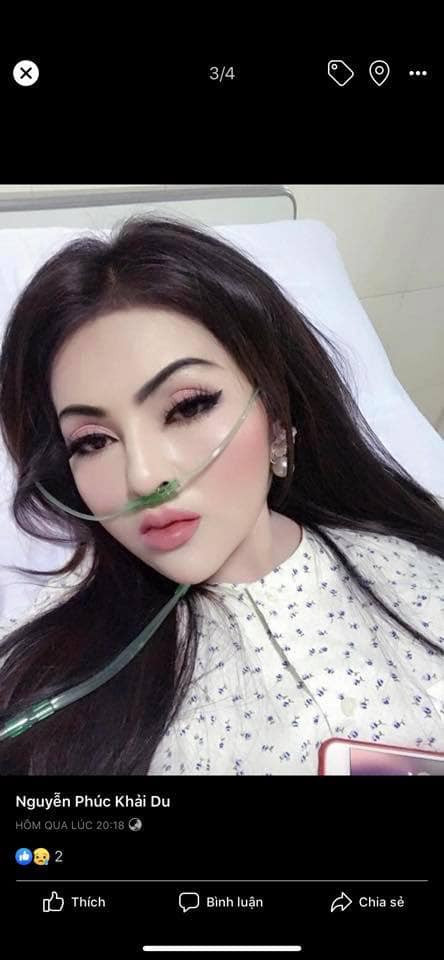 Thậm chí, nhan sắc cô gái còn có phần lồng lộn chẳng khác gì đi dự tiệc với đầy đủ các bước make up như kẻ mày, kẻ mắt, gắn mi giả, đánh má hồng, tô son... Ảnh: Nguyễn Phúc Khải Du.