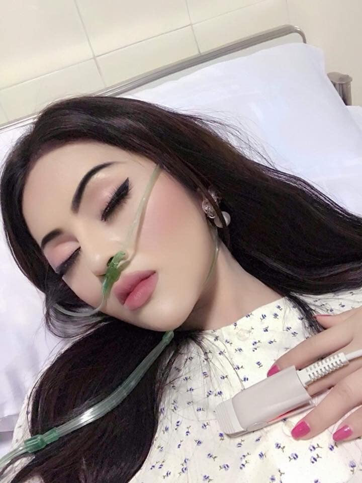 Ngay sau khi những hình ảnh cô gái trang điểm khi nằm bệnh viện được chia sẻ nhận được không ít sự tranh cãi từ phía dư luận. - Ảnh: Nguyễn Phúc Khải Du.