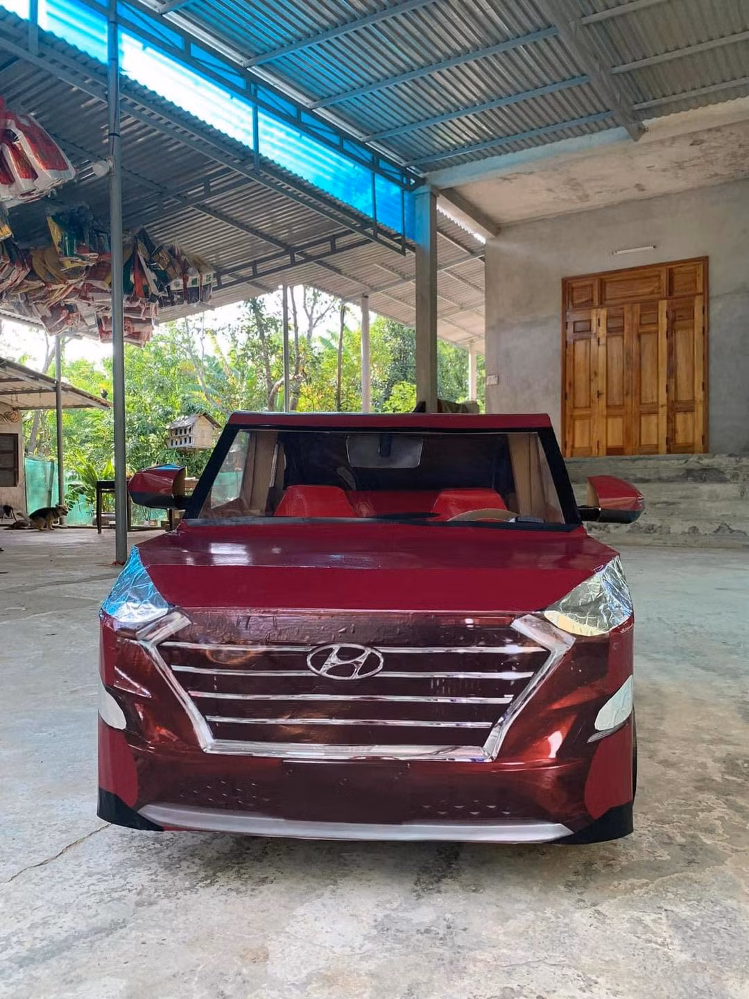 Với quan niệm trần sao âm vậy, nhiều món đồ mã càng ngày càng hoành tráng, mô phỏng theo đúng như những đồ dùng vật dụng dùng hàng ngày.