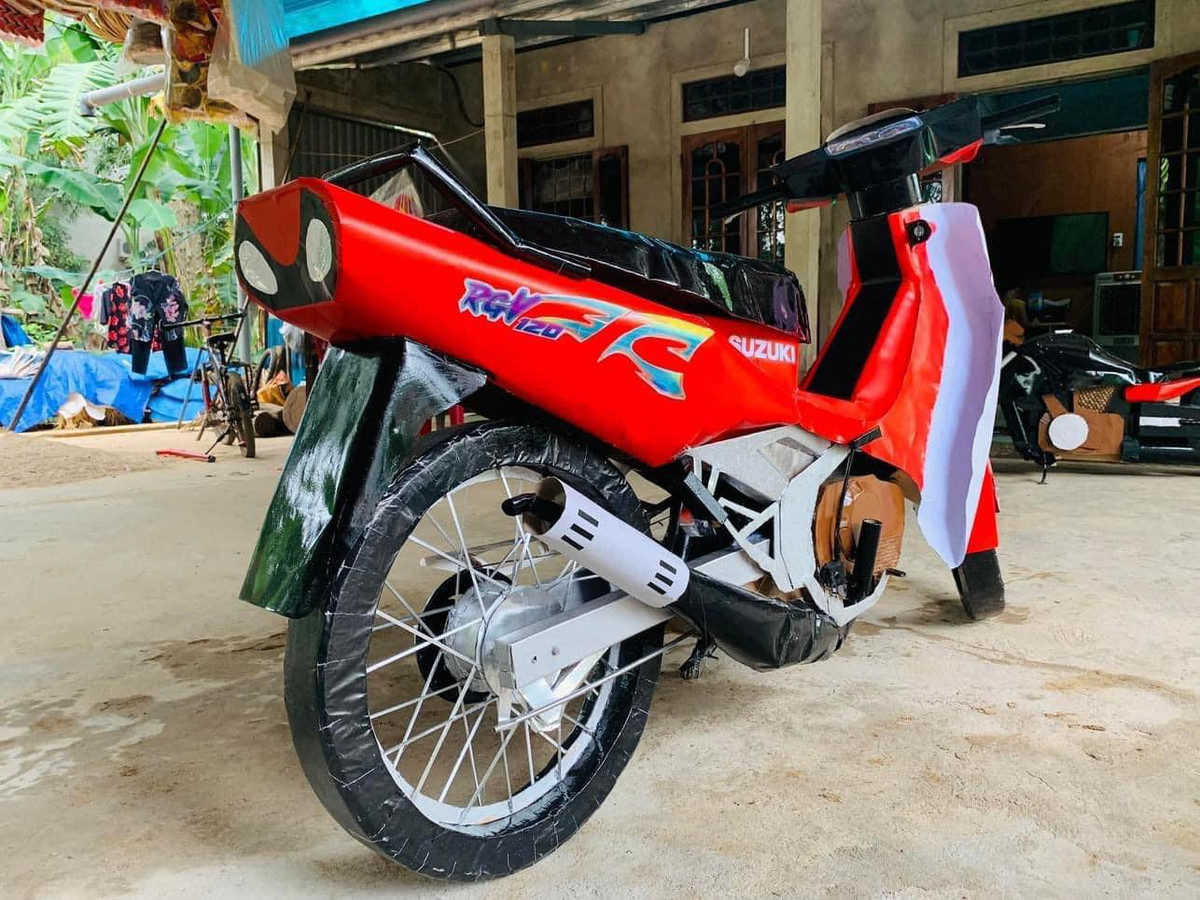 Nhiều người đã bình luận hài hước: "Chiếc xe đi chill dành cho các cụ này", "ôi giống thật đấy, chắc sau tôi phải báo mộng ông này làm cho một cái như thế mới được".