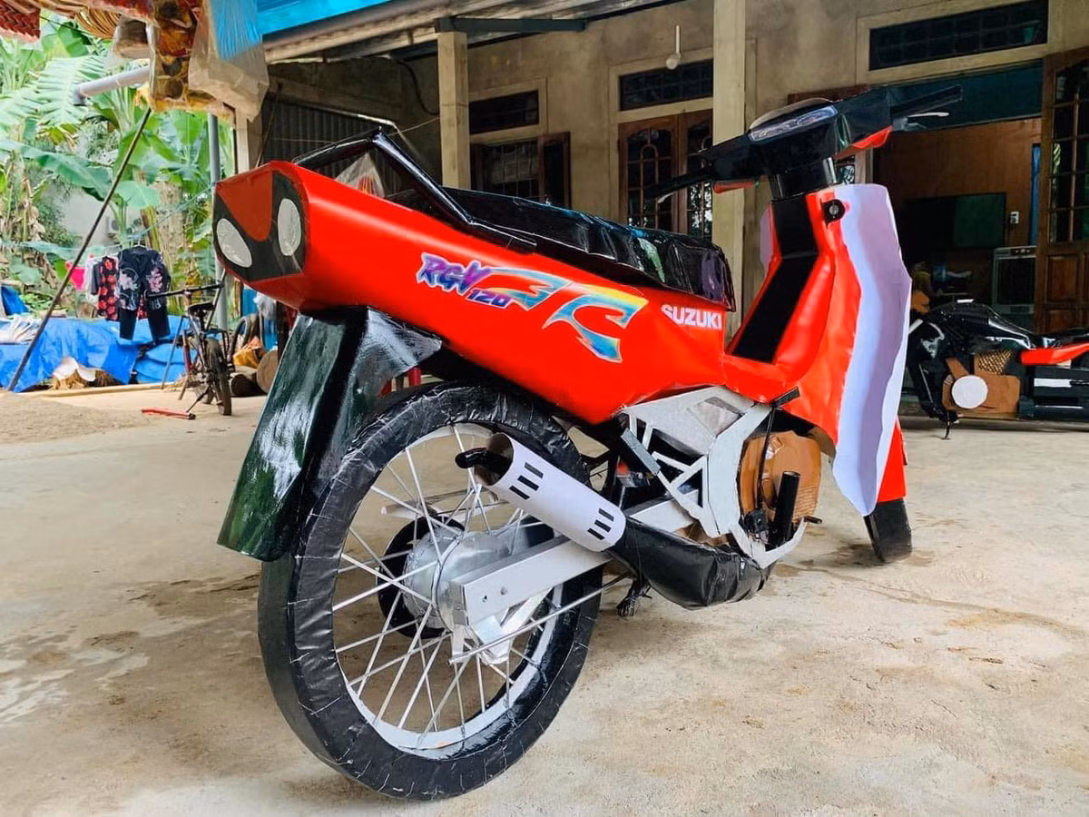 Nhiều người đã bình luận hài hước: "Chiếc xe đi chill dành cho các cụ này", "ôi giống thật đấy, chắc sau tôi phải báo mộng ông này làm cho một cái như thế mới được".