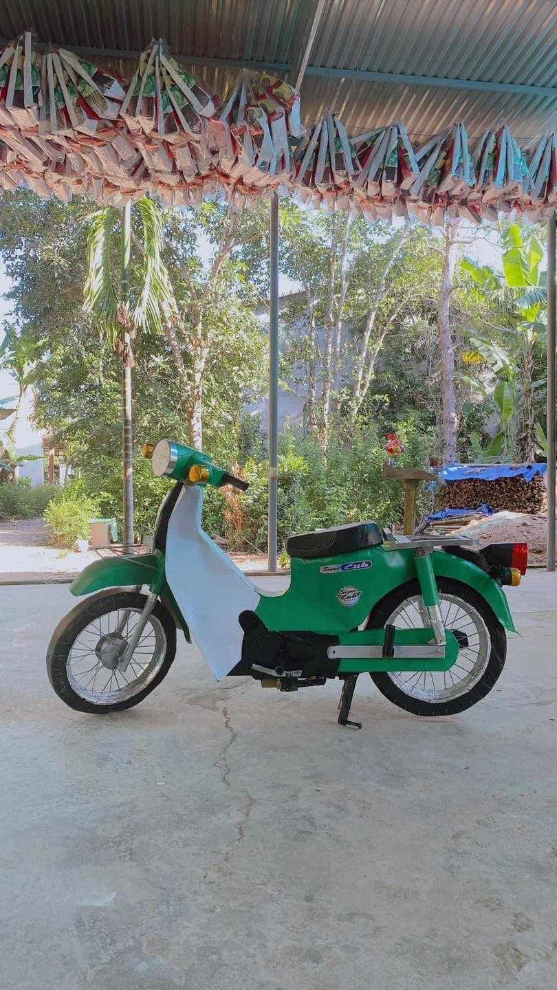 Những vật dụng như xe cộ, quần áo, thậm chí máy giặt, tủ lạnh cũng được làm thành đồ mã.