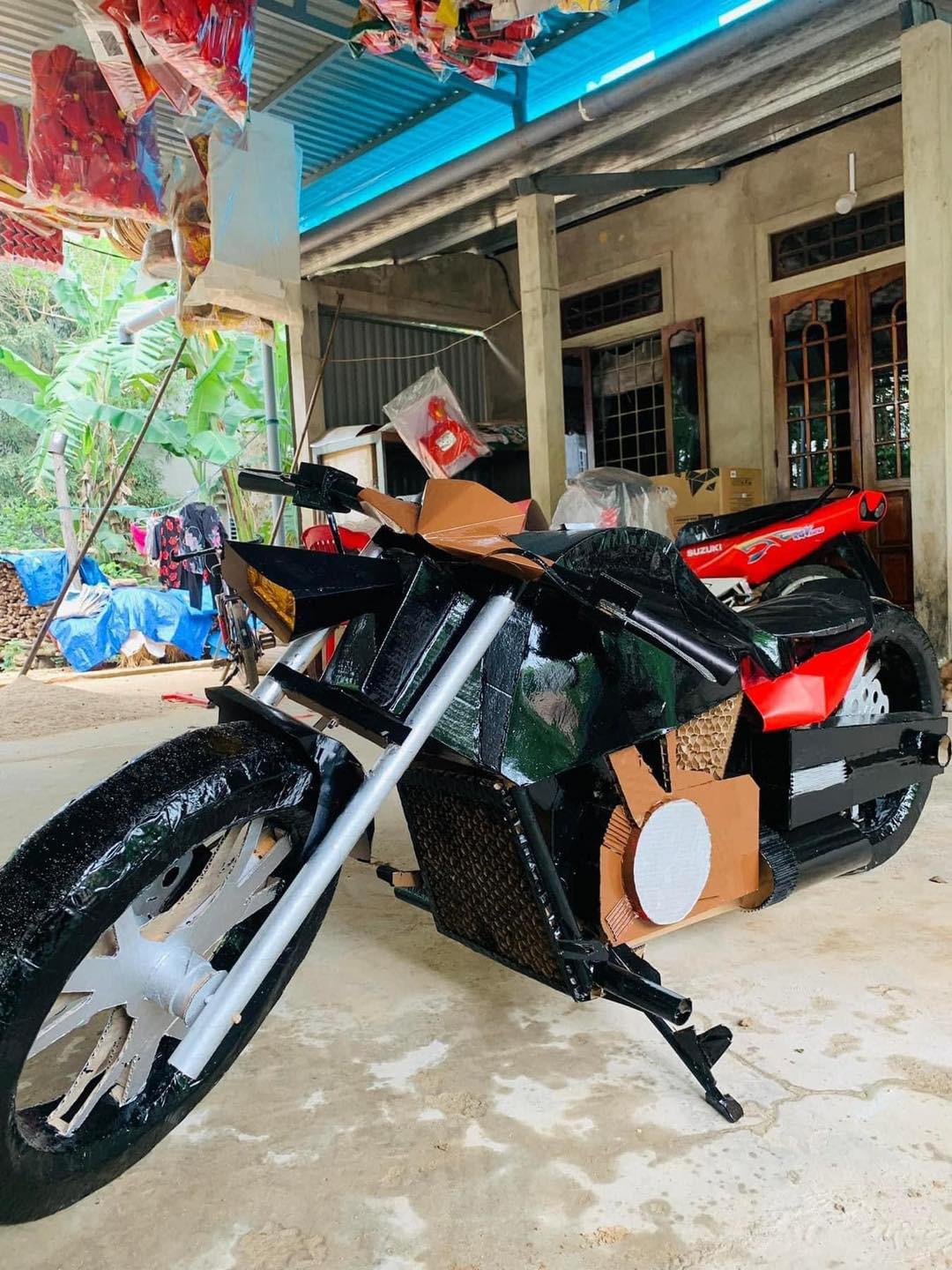 Thậm chí cả xe máy phân khối lớn.