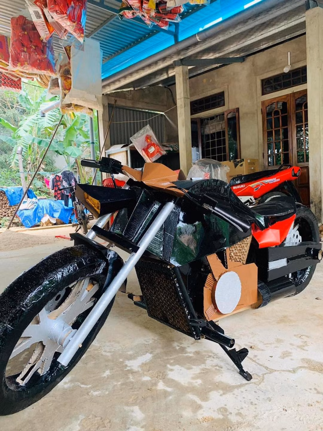 Thậm chí cả xe máy phân khối lớn.