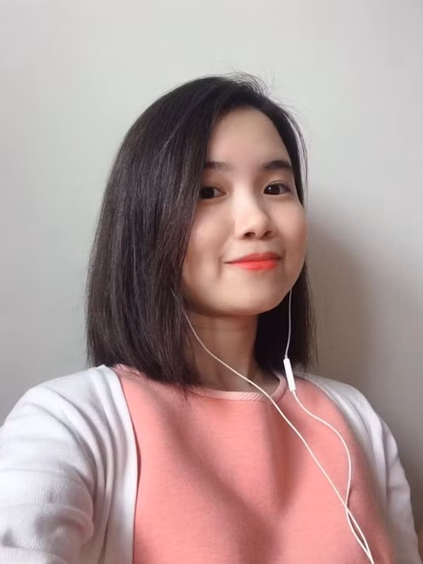 Được biết, cô Đinh Hồng Anh hiện đang là giảng viên Khoa Phát thanh – Truyền hình với 6 năm công tác. Cô được nhiều sinh viên yêu mến bởi thường xuyên áp dụng những phương pháp mới, sáng tạo khi lên lớp, qua đó kiến thức sinh viên nhận được cũng dễ dàng, linh hoạt hơn.