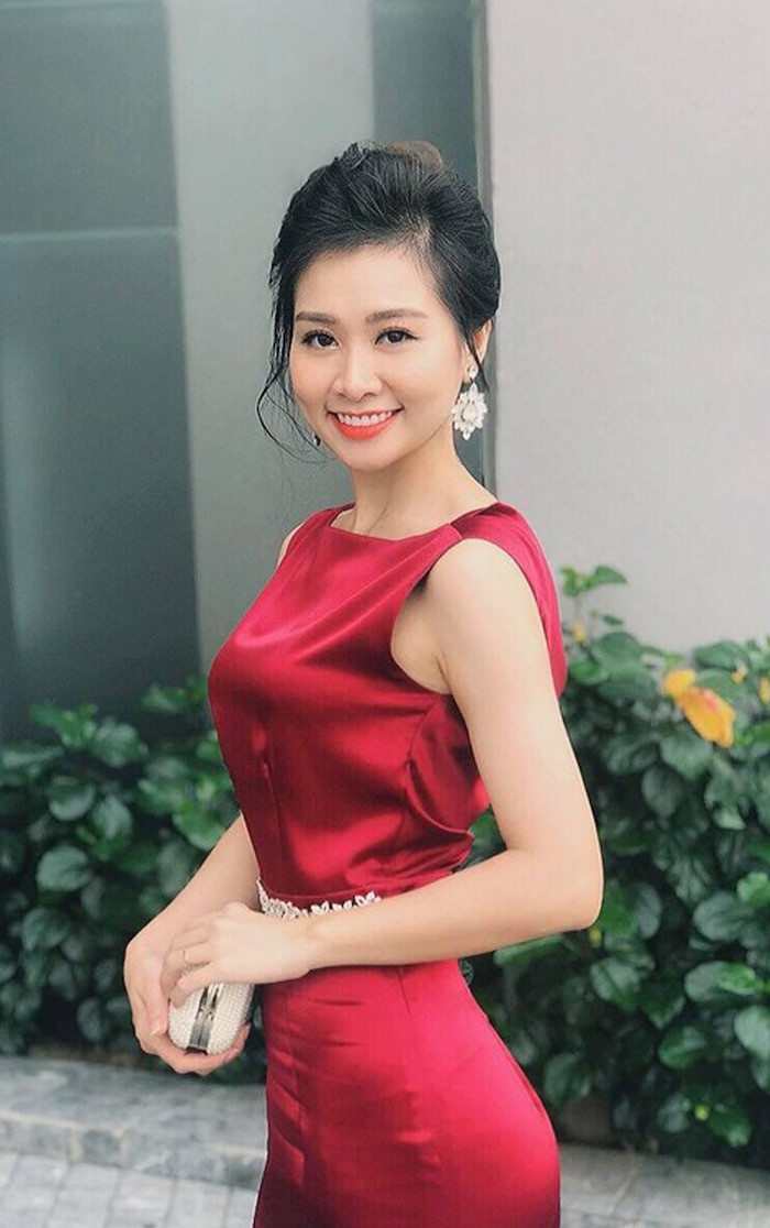 Lê Hà Phương là giảng viên chuyên ngành Báo chí – Truyền thông của Đại học Vinh (Nghệ An). Ngoài ra, cô còn cộng tác với các đài truyền hình và làm MC sự kiện. Hà Phương còn có nhiều sở trường như hội họa, ca hát, chơi nhạc cụ, MC song ngữ và vốn Tiếng Anh lưu loát.