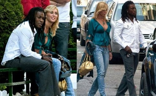 Drenthe được xem là cầu thủ nóng tính trên sân. Về cuộc sống cá nhân, Drenthe là một gã lăng nhăng khi từng "đá cặp" với siêu mẫu Playboy người Tây Ban Nha, Malena Gracia. Tồi tệ hơn, thời điểm Drenthe ngoại tình là lúc vợ anh đang mang thai đứa con thứ 2 của hai người.