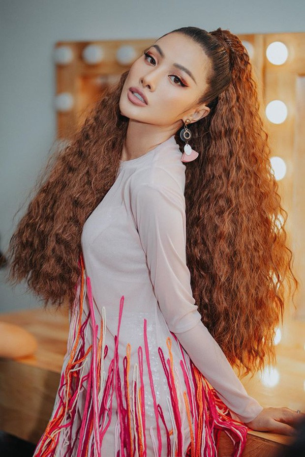 Thời gian qua, lùm xùm lời qua tiếng lại giữa Yaya Trương Nhi và Ngân 98 thu hút sự chú ý của cộng đồng mạng. Ở tình huống mới nhất, nữ diễn viên chia sẻ về việc chính thức hoàn thành giấy tờ gửi lên tòa án kiện hot girl Bình Định tội vu khống, bôi nhọ danh dự.