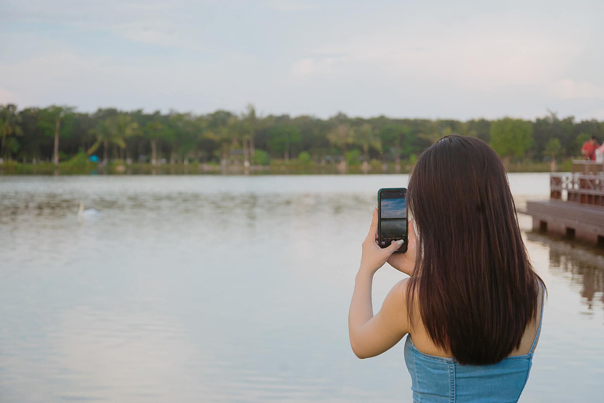 Tuy vậy, tất cả chỉ là những lời đồn đoán của cư dân mạng. Có thể, Nhật Lê là một người rất yêu thiên nhiên nên cô tìm đến nơi này như một hoạt động yêu thích của mình.