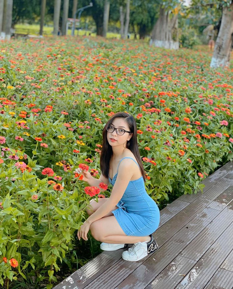 Chính những điều đã làm, Nhật Lê được xem là một trong những cô nàng WAGs được người hâm mộ yêu mến nhất làng bóng đá Việt.