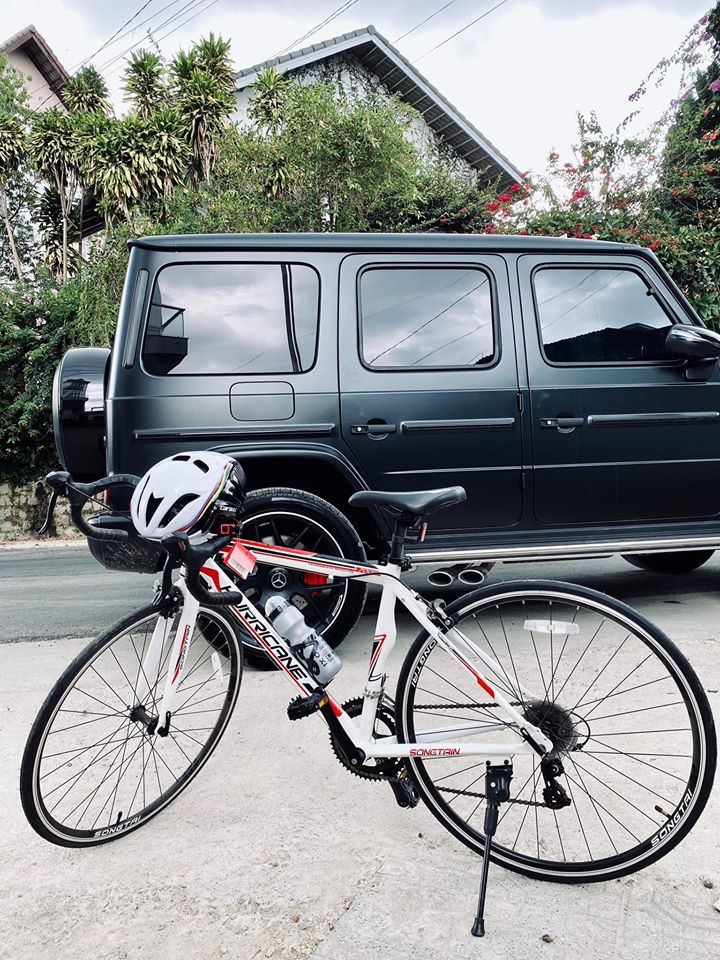 Chiếc Mercedes G63 AMG trị giá hơn 13 tỷ nhiều lần được doanh nhân khoe trên trang cá nhân càng khiến dân mạng thêm khẳng định chính chủ là đây chứ đâu.