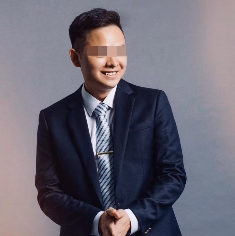 Trên phần giới thiệu bản thân ở Facebook, nam doanh nhân cho biết anh hiện anh là chủ tịch một công ty cổ phần dịch vụ Y tế, chủ tịch một tập đoàn lớn thuộc lĩnh vực chăm sóc sức khỏe - sắc đẹp.