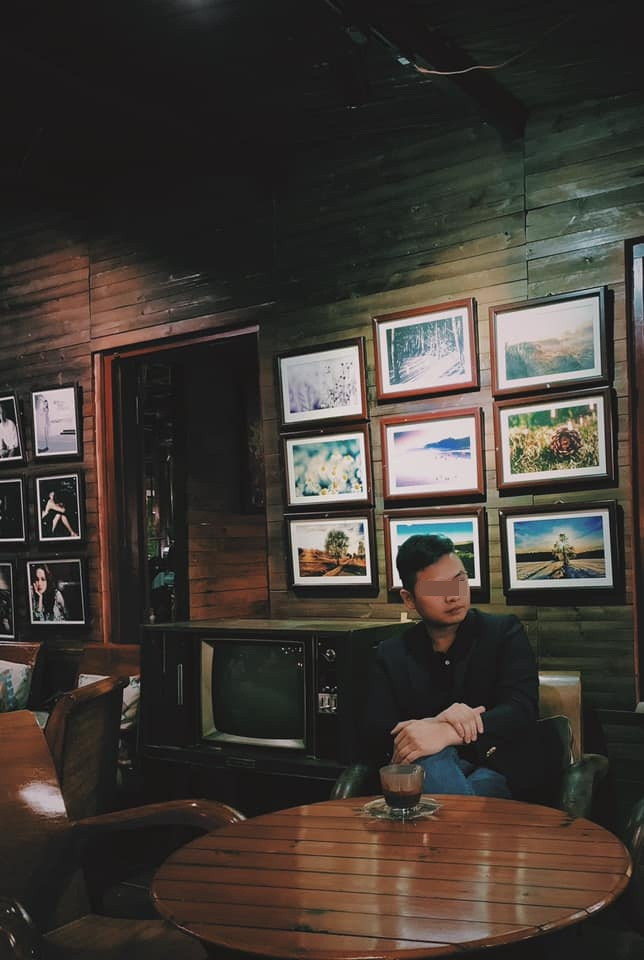 Nam doanh nhân sở hữu ngoại hình điển trai, ăn mặc luôn bảnh bao đúng kiểu người thành đạt.