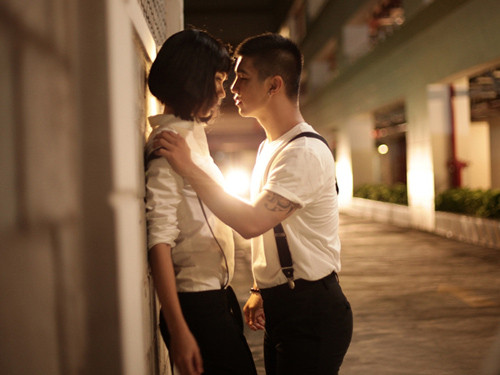 Cuối năm ngoái, cả hai khiến công chúng tò mò khi công khai đóng vai tình nhân trong MV mới - “I can do” . Cặp đôi đã có cảnh hôn khá lãng mạn tại một con hẻm vắng trong MV. 