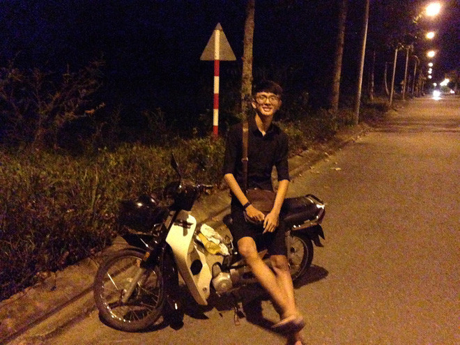 Trước kia, khi còn học cấp 3, Huy rất gầy, cao những 1m85 nhưng chỉ nặng có 48kg, hai má hóp lại, chân tay toàn xương xẩu trông rất mất thẩm mĩ. Rất nhiều người, bao gồm cả người thân và bạn bè chê gầy nhưng phải đến khi bị crush từ chối vì ngoại hình thì anh chàng mới nhận ra và quyết tâm phải thay đổi bản thân.