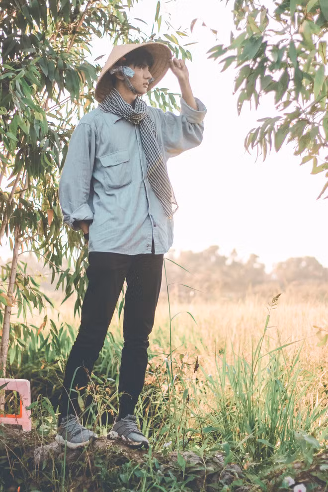 Hiện tại, anh chàng đã trở thành hot boy vạn người mê. Chắc chắn những cô nàng ngày xưa từ chối, chê bai Huy sẽ phải tiếc hùi hụi cho xem.