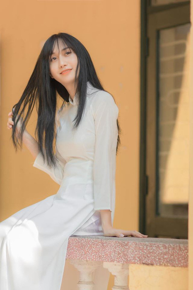 Cô nàng cũng chia sẻ thêm rằng bản thân đã tăng thêm 5kg nên nhìn da có thịt hơn hẳn hậu chuyển giới. Thậm chí, cũng vì tăng cân mà Lynk Lee từng vướng lời đồn tiêm filler quá đà.