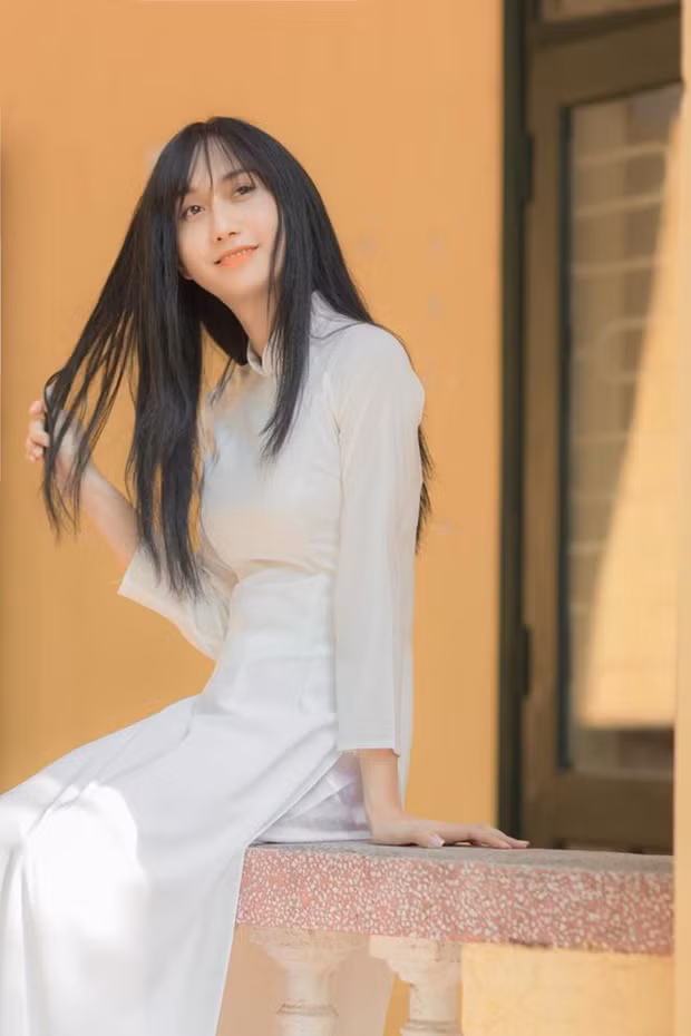 Cô nàng cũng chia sẻ thêm rằng bản thân đã tăng thêm 5kg nên nhìn da có thịt hơn hẳn hậu chuyển giới. Thậm chí, cũng vì tăng cân mà Lynk Lee từng vướng lời đồn tiêm filler quá đà.