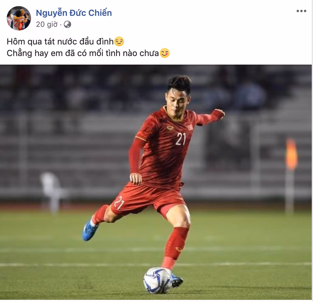 Trong khi đó, Đức Chiến vẫn quen thói "thả thính" trên mạng xã hội. Anh chàng lại tiếp tục làm thơ tán gái để có người yêu đi chơi dịp Giáng sinh chăng?