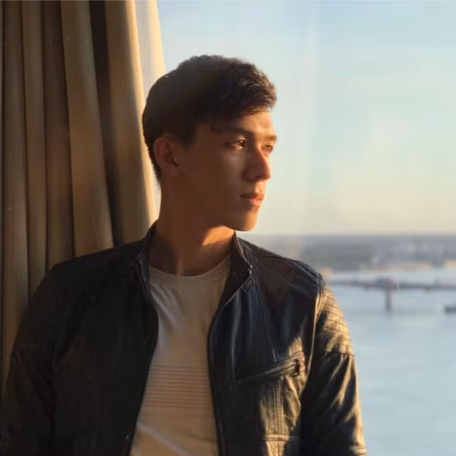 Được biết, hot boy này tên Bành Đức Hoài, sinh năm 1996 lai 3 dòng máu Hoa - Pháp - Việt. Hiện, anh đang theo học khoa Răng Hàm Mặt của trường Đại học Y Dược Cần Thơ.