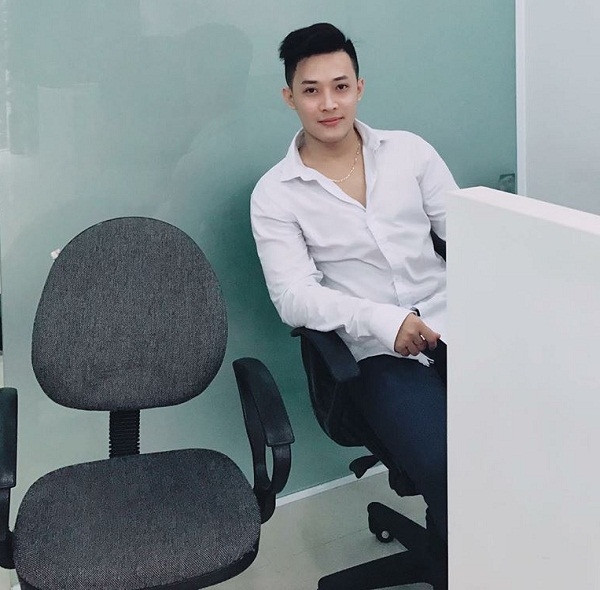 "Hot boy nha sĩ" có gần 10 năm kinh nghiệm trong lĩnh vực nha khoa vì chịu khó đi làm thêm, trau dồi kiến thức ở các phòng khám từ khi còn ngồi trên ghế giảng đường.