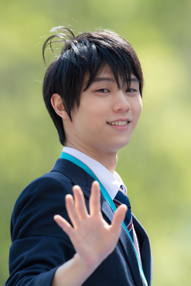 Ngày 22/4/2018, Yuzuru Hanyu trở về nước sau khi giành quán quân môn trượt băng nghệ thuật Olympic Thế giới. Tại quê hương Sendai, tỉnh Tohoku, Nhật Bản của anh có hơn 120.000 người đứng dưới trời nắng 30 độ C để đón anh.