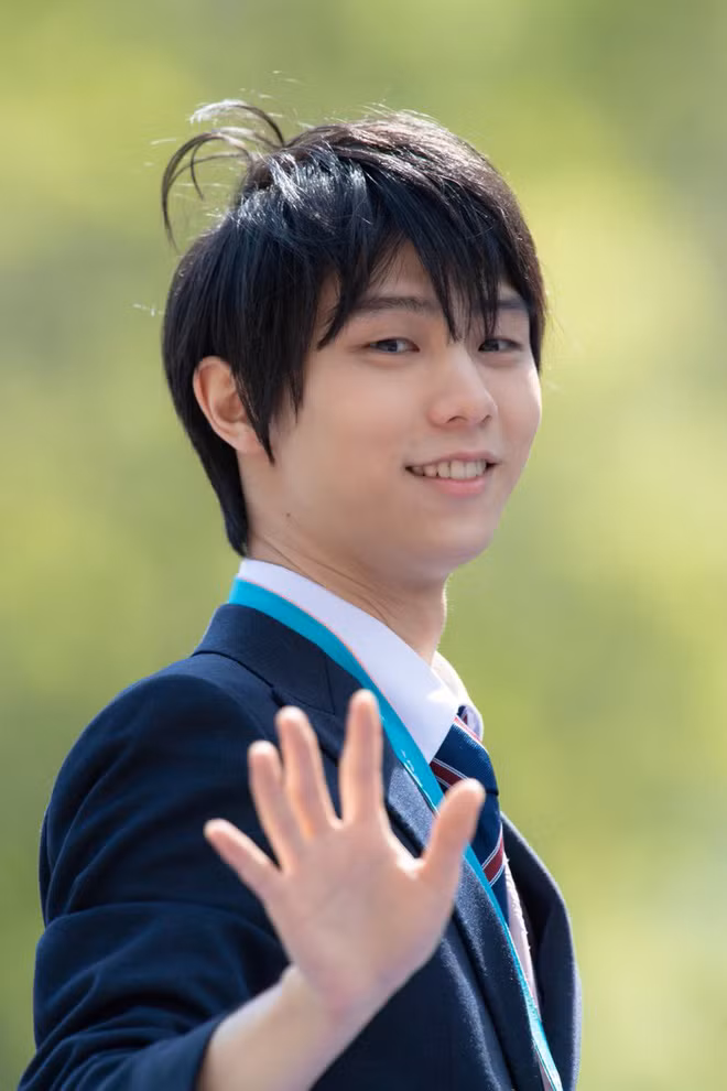 Ngày 22/4/2018, Yuzuru Hanyu trở về nước sau khi giành quán quân môn trượt băng nghệ thuật Olympic Thế giới. Tại quê hương Sendai, tỉnh Tohoku, Nhật Bản của anh có hơn 120.000 người đứng dưới trời nắng 30 độ C để đón anh.