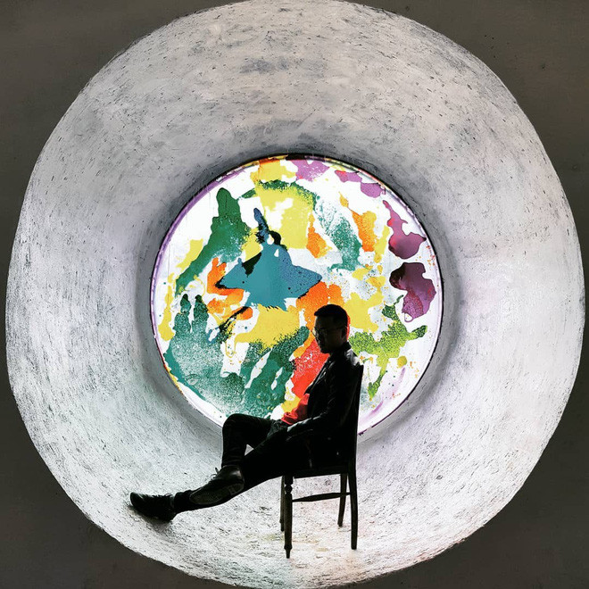 Bên cạnh thời tiết ôn hoà, Đà Lạt còn ghi điểm trong giới trẻ bởi "kho" điểm checkin ảo diệu. Mới đây, Ô cửa sổ thiên hà - một điểm sống ảo mới được khám phá, thu hút sự chú ý của các bạn trẻ. Ảnh: @rotcaa.