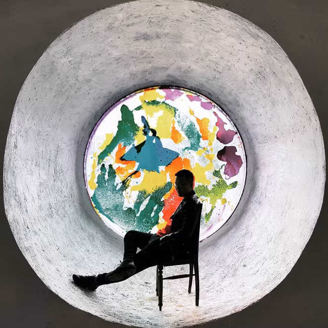 Bên cạnh thời tiết ôn hoà, Đà Lạt còn ghi điểm trong giới trẻ bởi "kho" điểm checkin ảo diệu. Mới đây, Ô cửa sổ thiên hà - một điểm sống ảo mới được khám phá, thu hút sự chú ý của các bạn trẻ. Ảnh: @rotcaa.