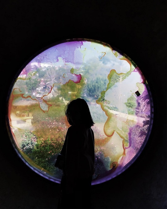 Nét độc đáo của không gian hơn 20 ô cửa thiên hà là điểm thu hút giới trẻ tham quan và checkin cùng địa điểm này. Ảnh: @phgvy.v