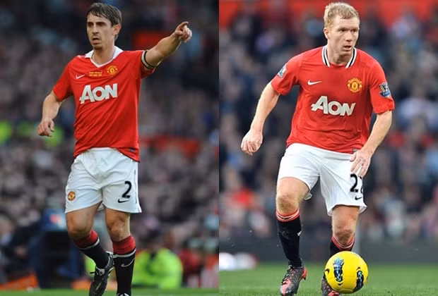 Gary Neville và Paul Scholes là cặp bài trùng trong suốt những năm tháng chinh phạt từ khắp các chiến trường lớn nhỏ. Họ đã giành được rất nhiều danh hiệu cao quý như Champions League, Premier League. Riêng tại Premier League, bộ đôi này cùng có mặt trong 302 trận.