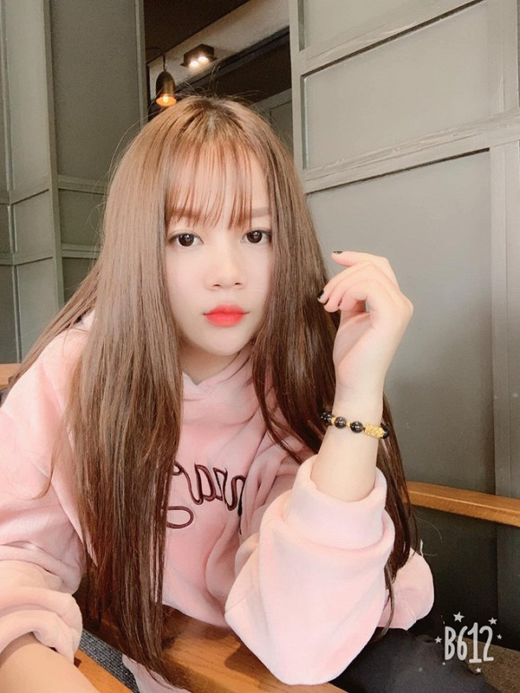 Ngay từ khi mới công khai chuyện tình cảm, Thu Uyên đã gặp hạn khi bị tình cũ Văn Toản tố là người thứ 3. Không phải dạng vừa, hot girl ngay lập tức đáp trả gay gắt và sẵn sàng lời qua tiếng lại trên mạng xã hội.