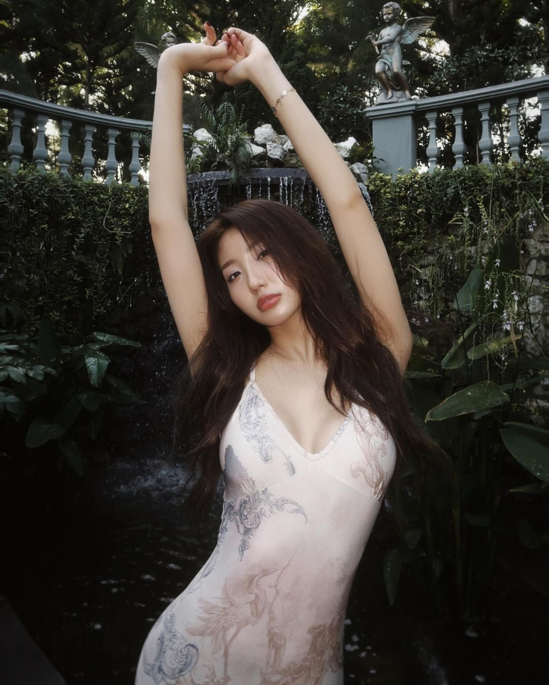 Nhiều netizen cho rằng, chính nhan sắc gợi cảm ngày càng xuất sắc của cô là một trong những nguyên nhân khiến thiếu gia Đồng Tháp si mê.