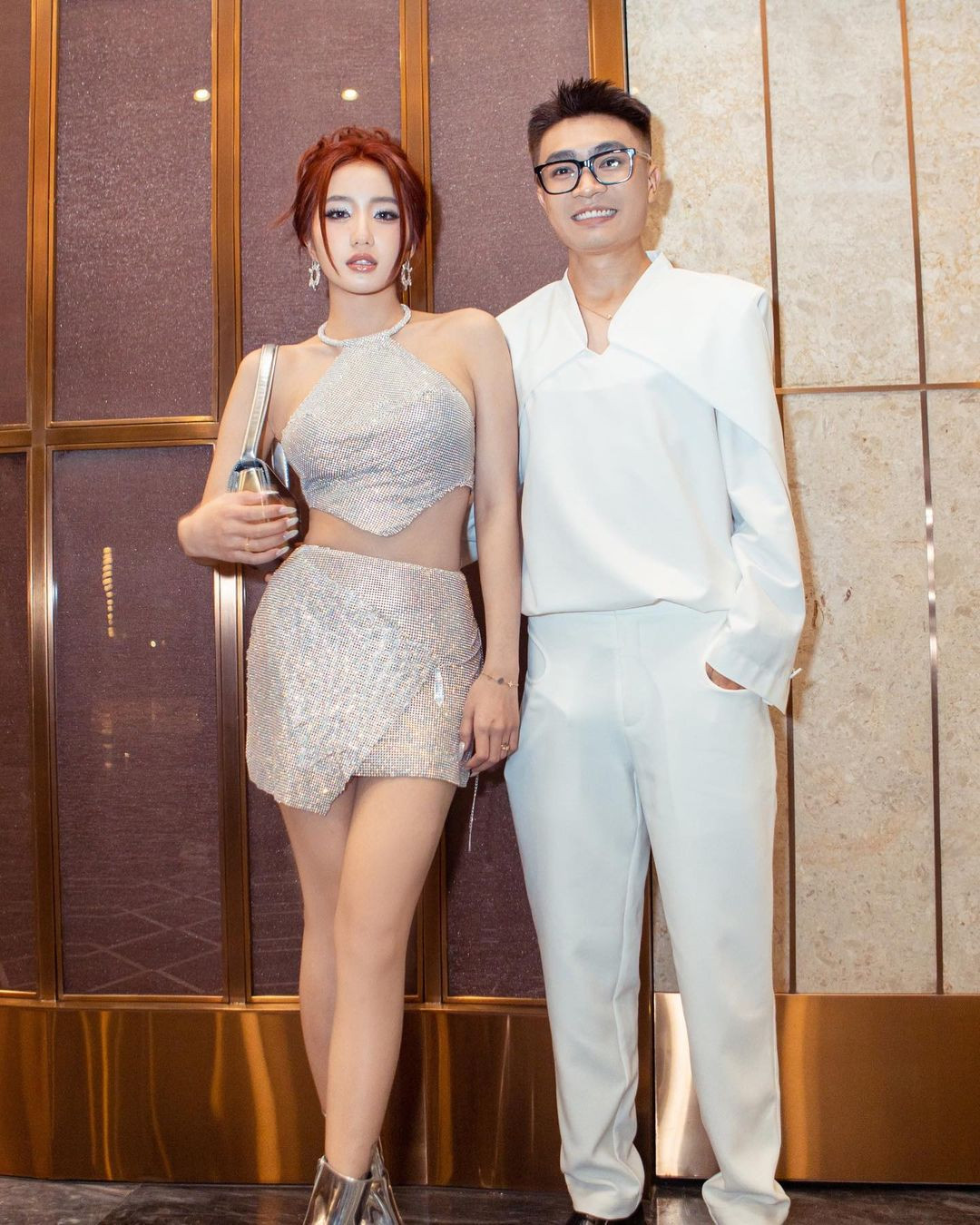 Lê Thị Khánh Huyền (SN 2004) là hot girl sở hữu kênh TikTok hơn 8 triệu người theo dõi. Cô kết hôn với Bụt (hay Duy Nhỏ, tên thật Nguyễn Phạm Anh Duy, SN 1997) vào cuối tháng 12/2022.