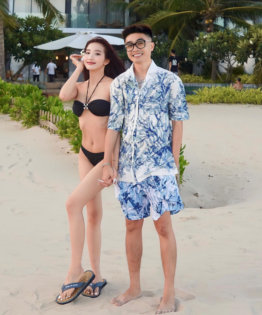 Duy nhỏ được biết đến là một thiếu gia đất Đồng Tháp. Duy là một anh chàng gắn liền với kính cận, khá lạnh lùng và nghiêm túc.