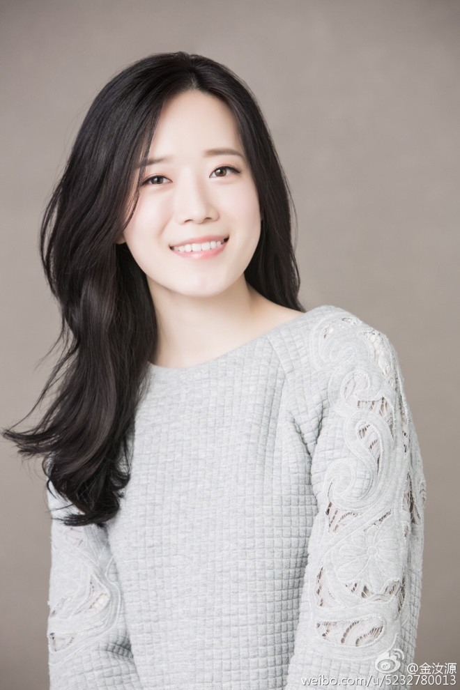 Có cha mẹ là những nhà điều hành của một viện cờ vây, Kim Yeowon đến với bộ môn này từ năm 7 tuổi. Đến 9 tuổi, 8X đã chiến thắng một cuộc thi quốc gia và bắt đầu con đường nghiên cứu để trở thành một chuyên gia cờ vây.