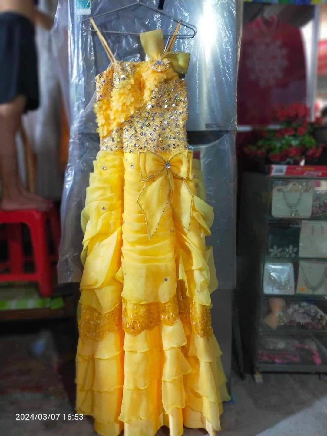 Dưới bài đăng, nhiều người đã nảy ra ý tưởng phối lại đồ từ những chiếc váy này