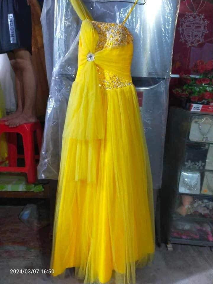 Váy cưới xưa chủ yếu sử dụng chất liệu ren