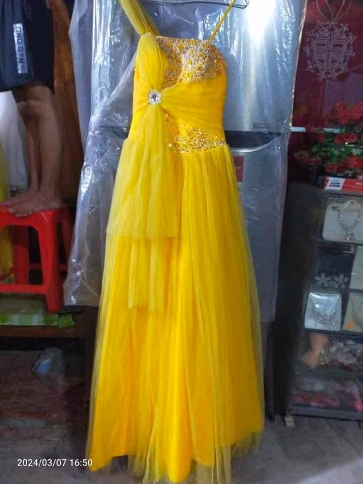 Váy cưới xưa chủ yếu sử dụng chất liệu ren