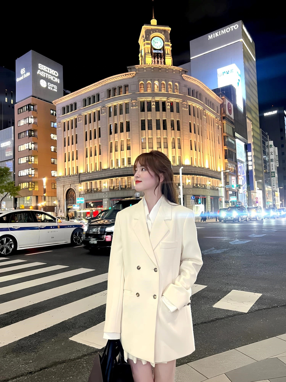 So với thời điểm mới nổi tiếng, Hồ Liên hiện tại xinh đẹp và trưởng thành hơn rất nhiều. Cô chăm chút hơn cho bản thân và thần thái cuốn hút hơn.